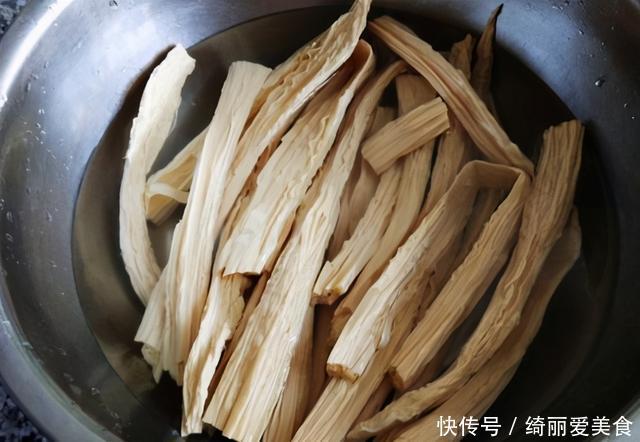 炒腐竹我从不用清水泡,教你一招,3分钟腐竹全泡开,又滑又嫩