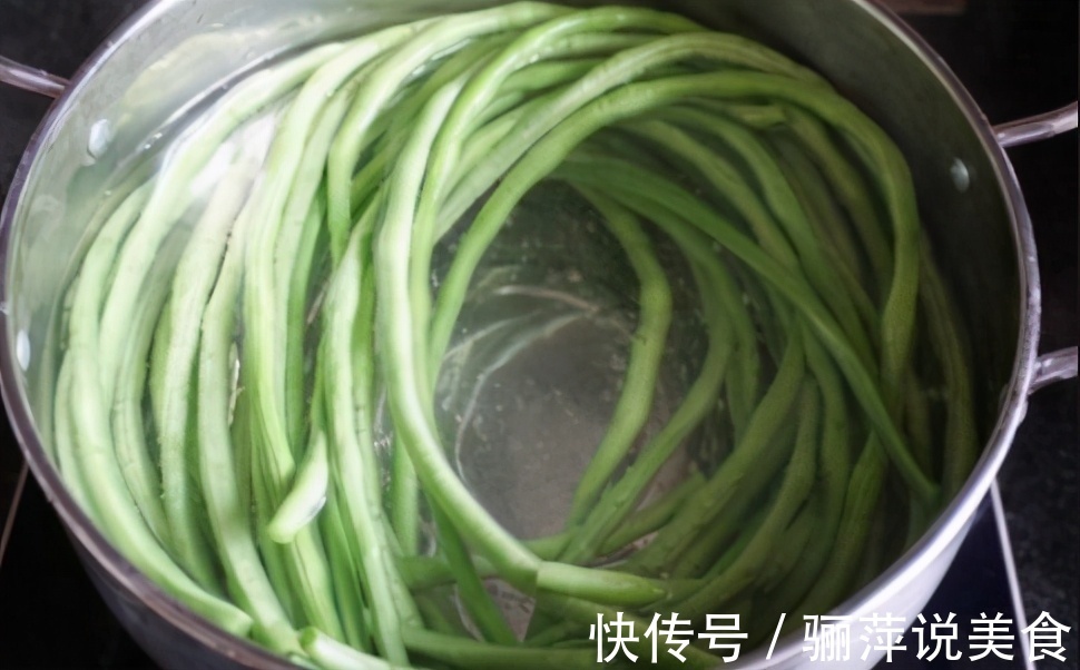 入秋后趁着太阳大，6种豆多晒点，晒好冬天没菜时拿出来炖肉特香