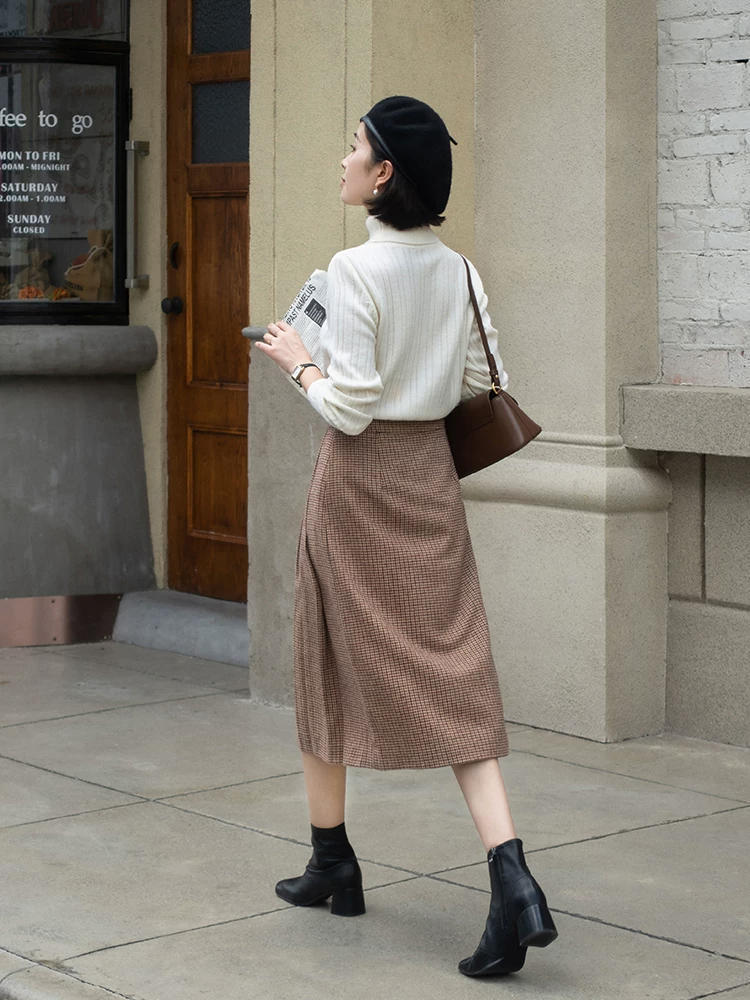 百搭|又被“针织衫+半裙”给温柔到了,有了这4种颜色,30+女人怎么穿都好看!