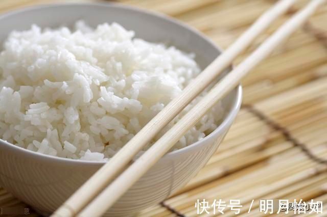 鱼腥味|鱼不要直接下锅煎,多加“这1步”,皮不破,肉不碎,锅不粘