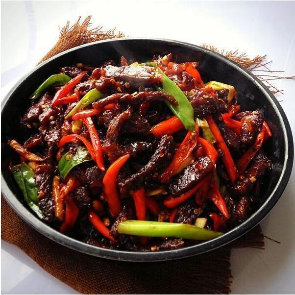辣白菜炖牛腩|美食推荐肉末炒粉丝、辣白菜炖牛腩、辣炒卤牛肉、鱼香白菜粉皮