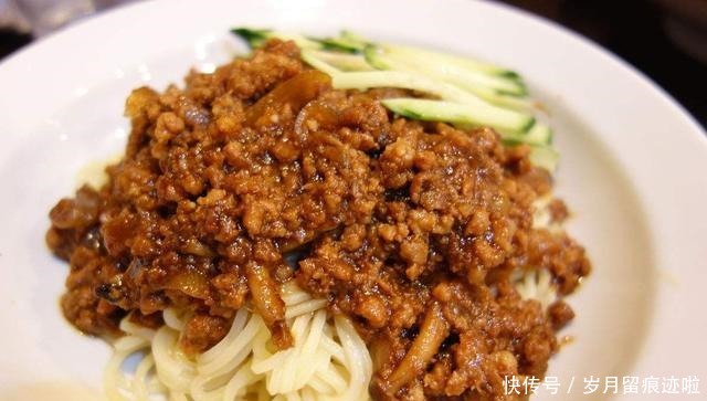 炸酱面酱料做法全攻略,记住这四步,自家做的炸酱面不比外面的差