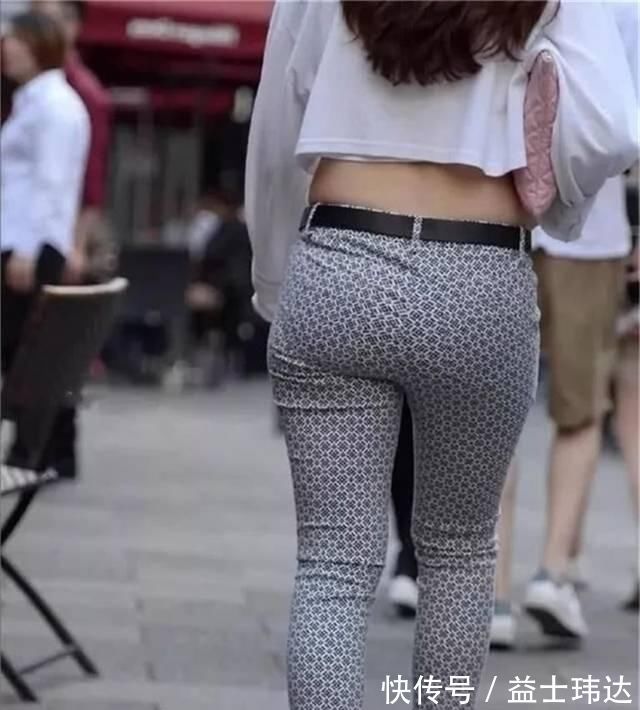 街拍|街拍美女小姐姐的清爽穿搭，展现出了灵动迷人的典雅气质