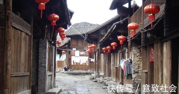门票|国内最任性的古镇,景区人员到点就下班,游客“被迫”逃票