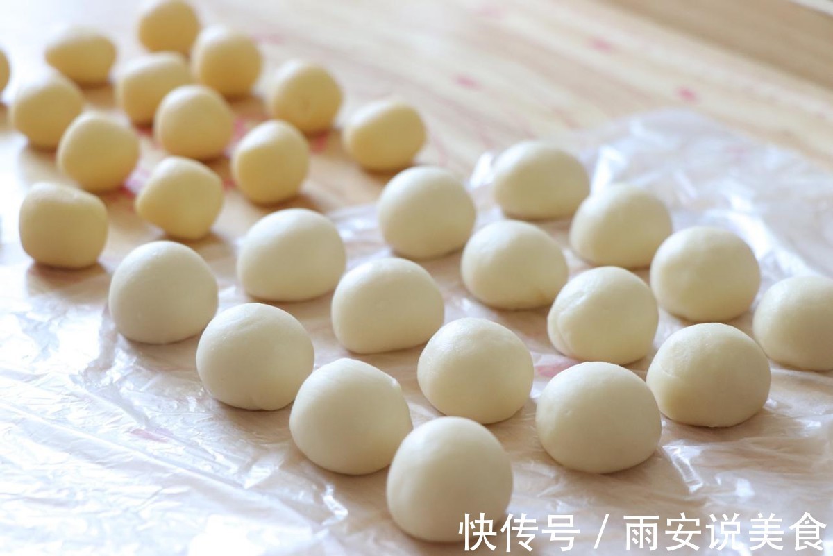 家庭版的老婆饼做法简单，果味十足，香气浓郁