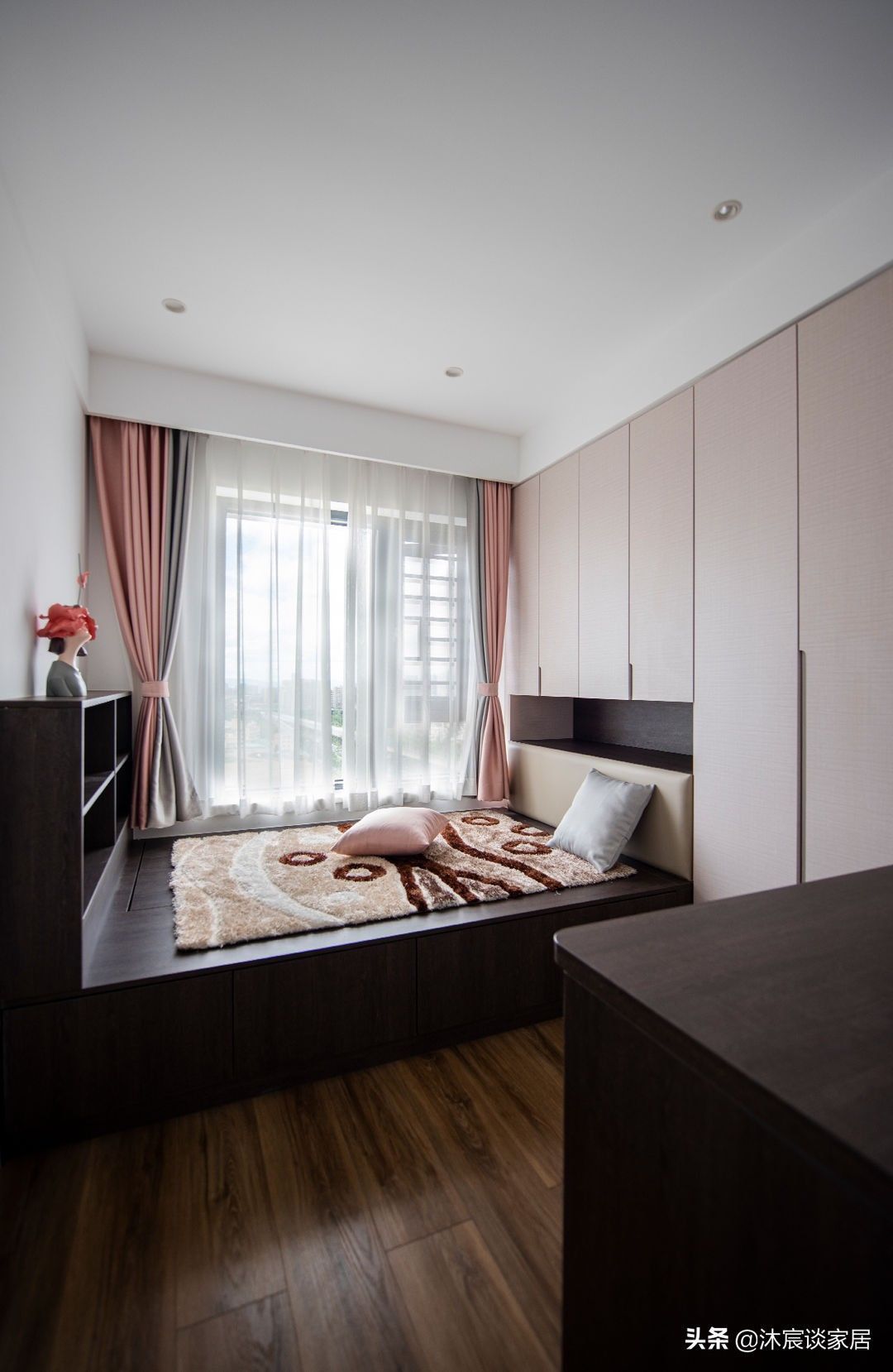 过道|灰色地砖+暗藏踢脚线，真的是好看又好打理，我下次装修也要这样