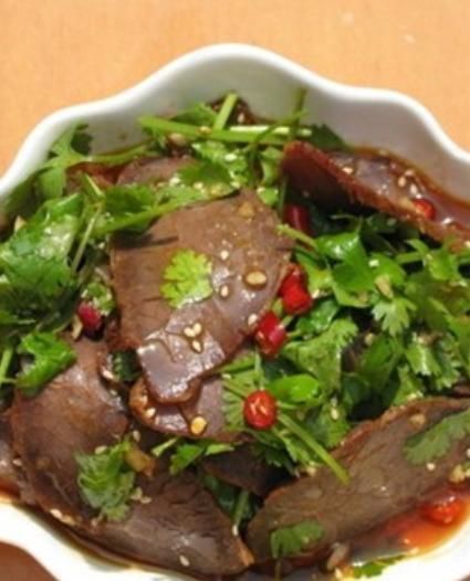 储存香菜,别再放冰箱了!20年大厨教你,放再久都不坏,翠绿新鲜!