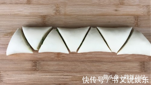 想吃花卷不会拧教你一绝招,筷子一压,简单快速,太方便了