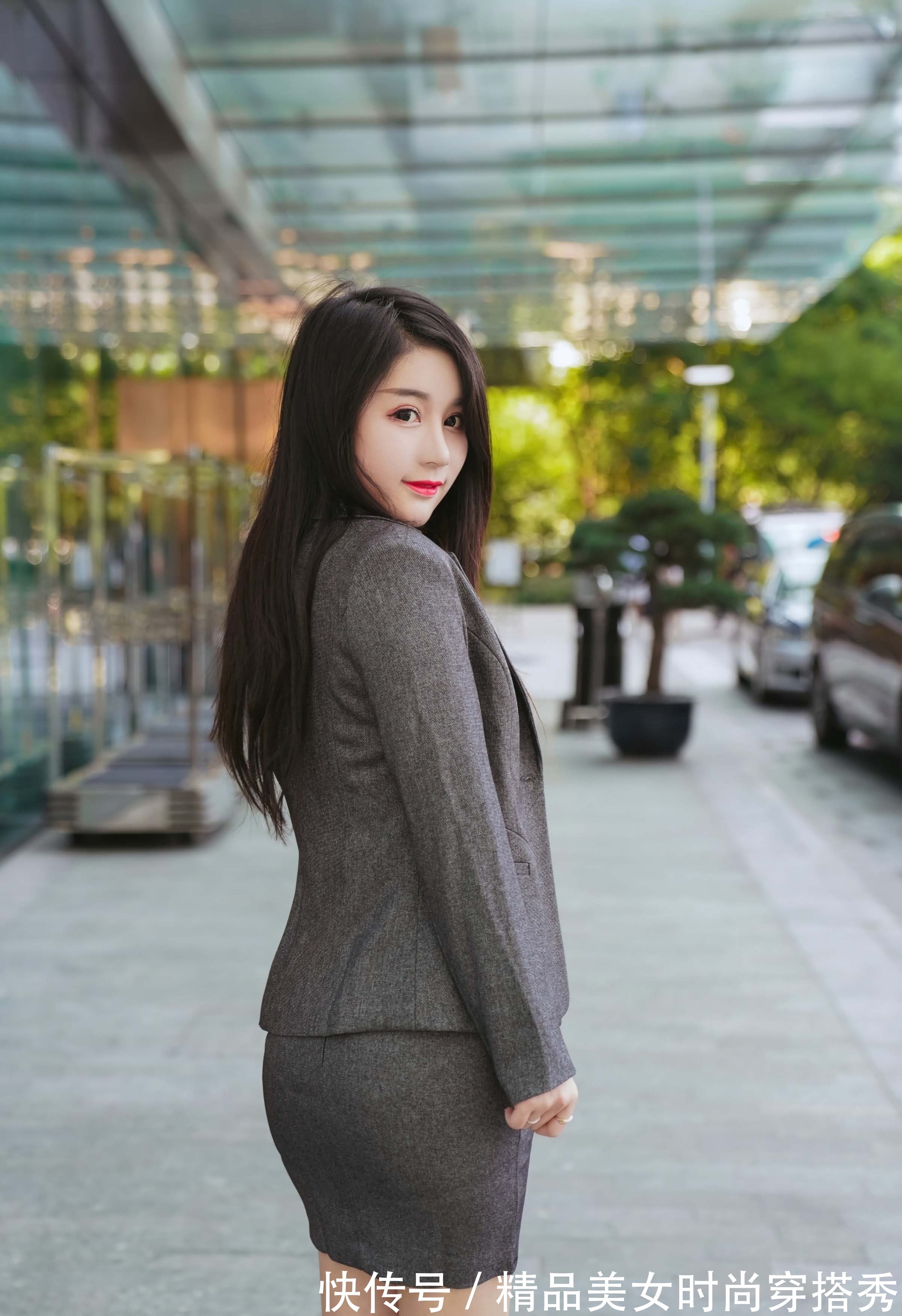 优雅感|极简的西装套装穿搭却一样不失优雅感，让你瞬间女人味十足