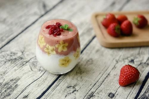 水果和酸奶的完美组合，入口丝滑，孩子们喜爱的甜品