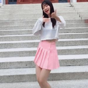 糖葫芦|小姐姐是梦见吃糖葫芦了吗?网友:口红都快给你吃完啦!