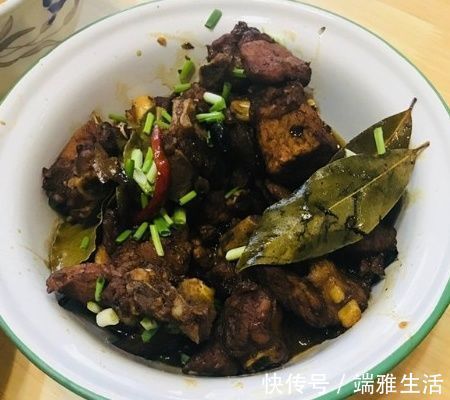 婚后爸妈来看我,我下厨做了一桌菜招待,吃完饭后婆婆板起了脸