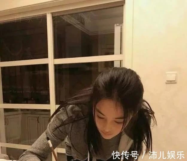 山水画#张馨予真的是一位画家,山水画已惊艳众人,这幅画更强悍!