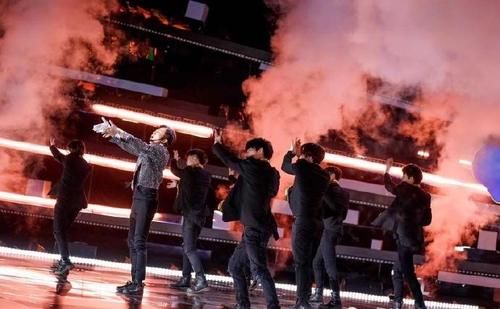 邓超创4初舞台,孙俪发文力挺不忘损一下,半夜被跳醒