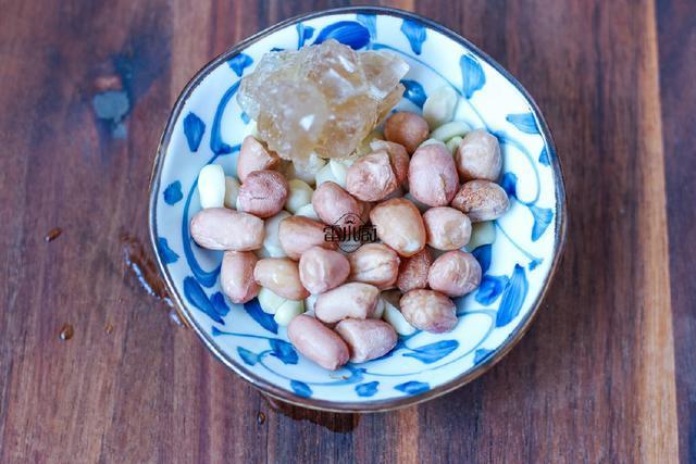 女人冻龄的秘方，每天来一碗，越吃越美，肌肤越来越嫩！