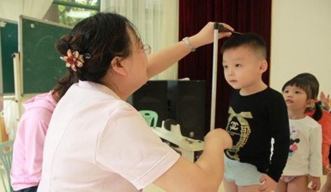 犯错|夏天到了,家长别在这3件事上犯错!不然耽误孩子长高,要知晓