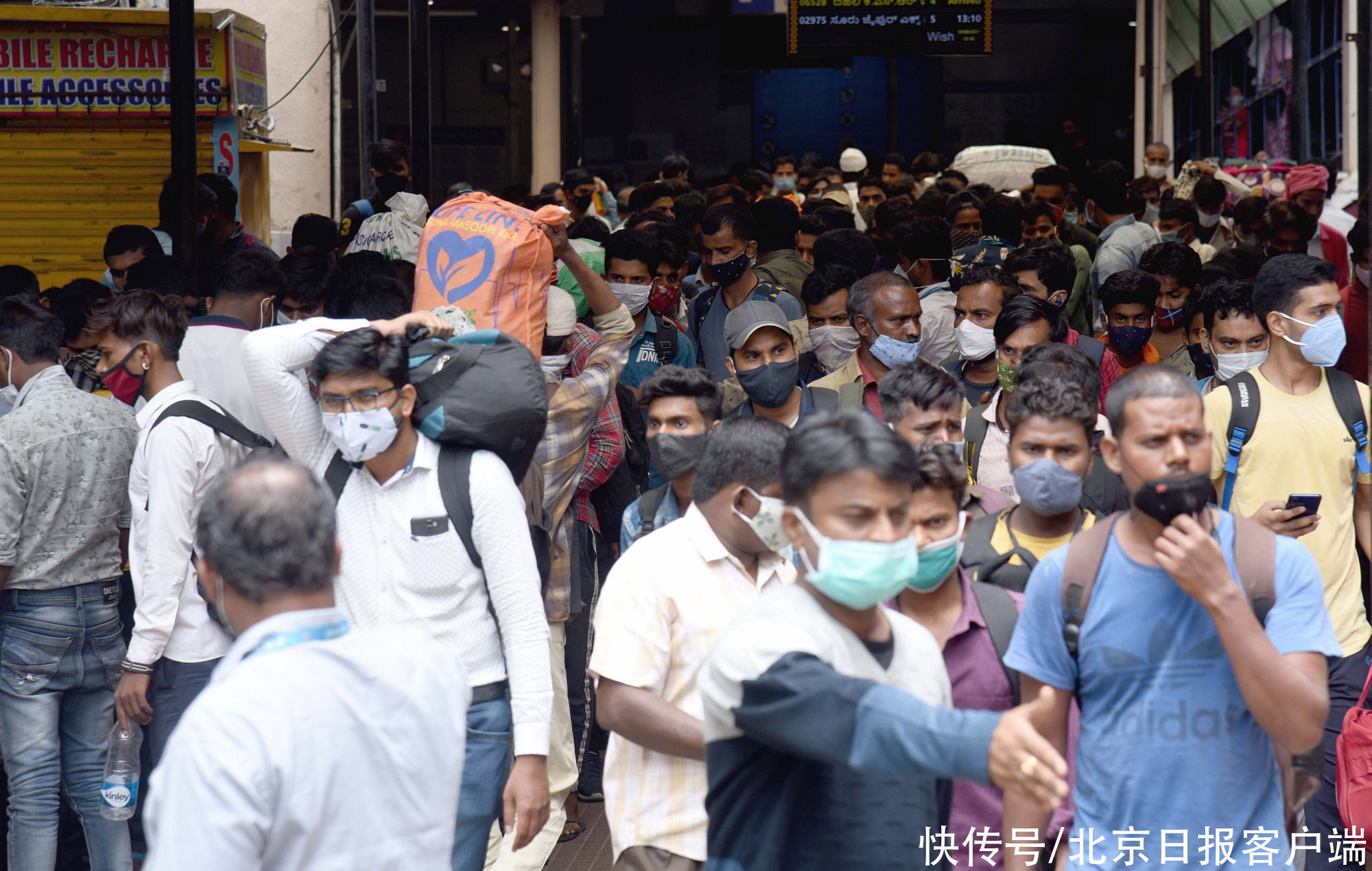 死亡病例|印度新增确诊超4.4万例,累计确诊逾3050万例