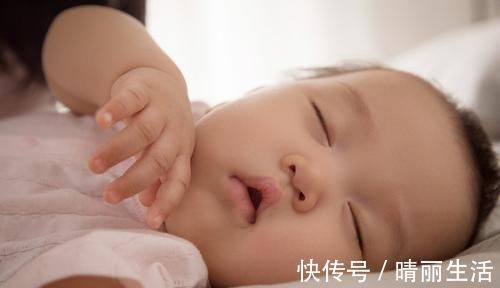 枕头|睡觉决定了宝宝的头型?还真不是瞎说,千万别让宝宝这样睡