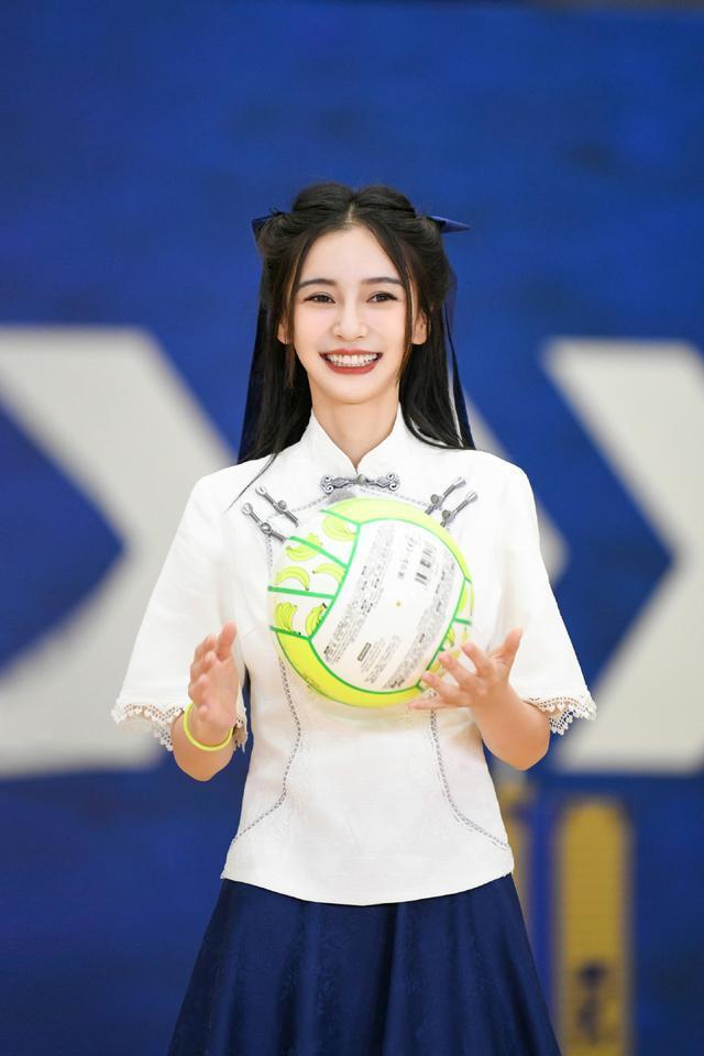 学生装|Angelababy再扮民国女学生,都当妈的人了,少女感却不输95后