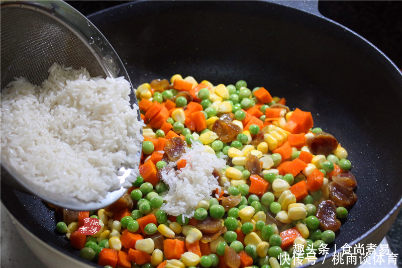 米饭此做法,食材丰富,简单快捷,饭菜一锅出,健康又低糖