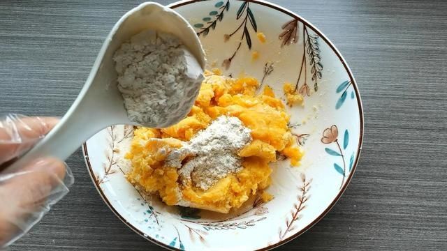 红薯泥|又到吃红薯的旺季，把红薯和火龙果这样做，营养全面，全家都爱吃