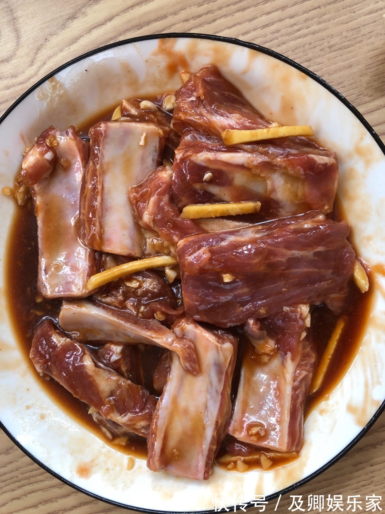 啤酒|家常排骨玉米煲,排骨香嫩肉香十足,营养下饭菜的不二之选!