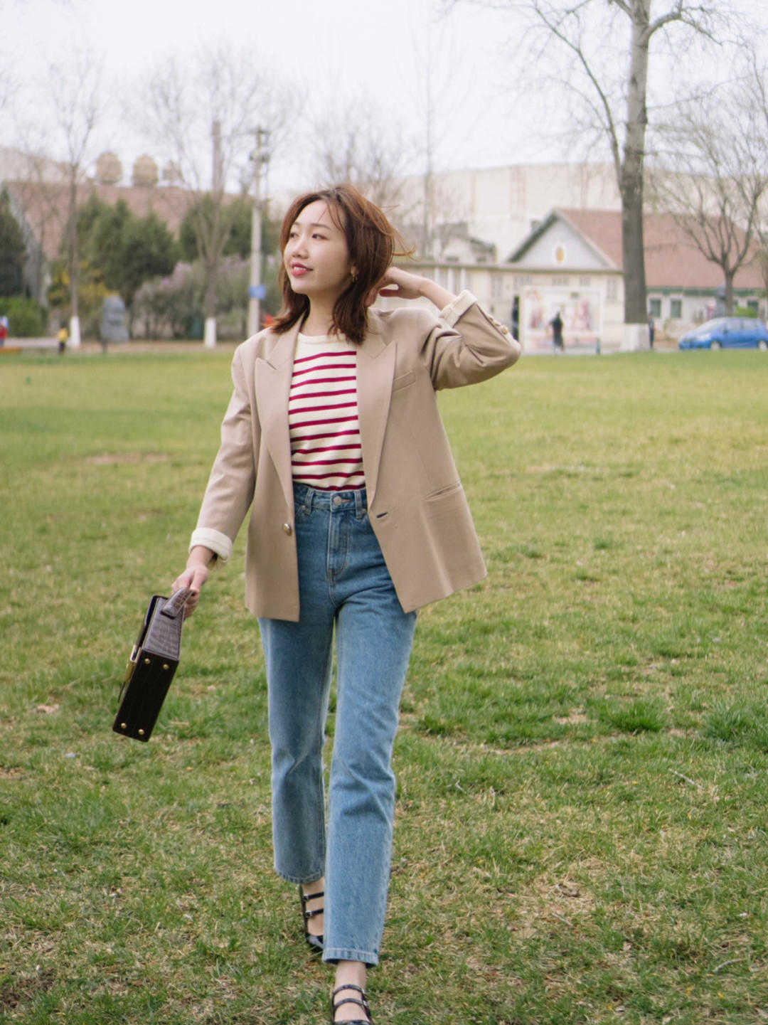 直筒|牛仔裤的n个搭配方法,显气质还减龄,高级时髦