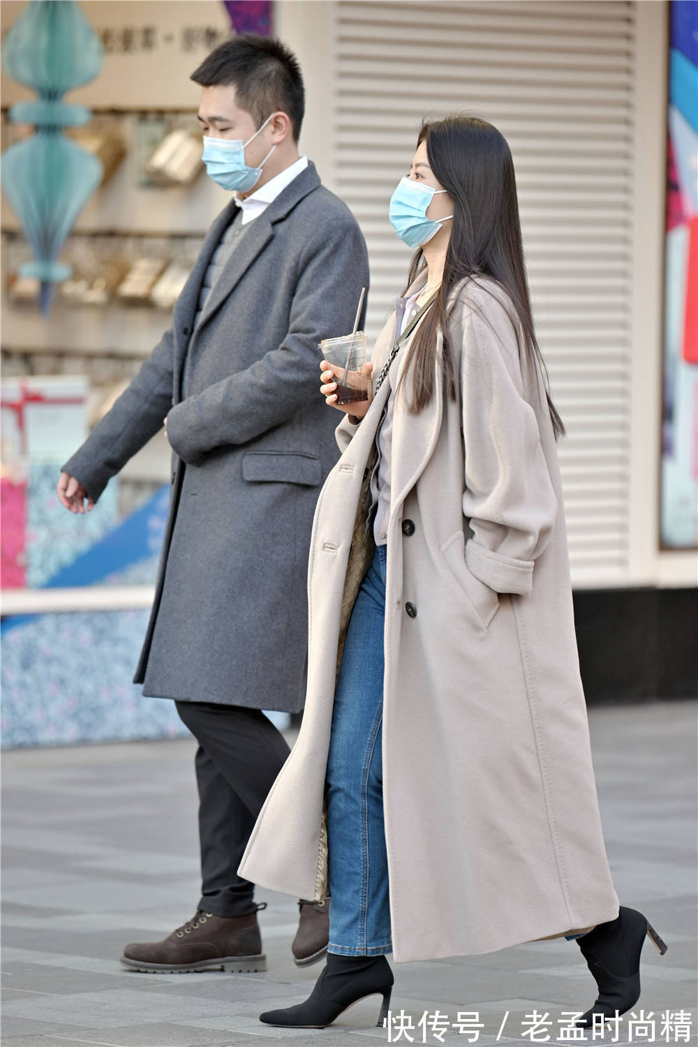 大衣 冬季选择高跟短靴逛街,选对了款式很重要,适合自己才更好