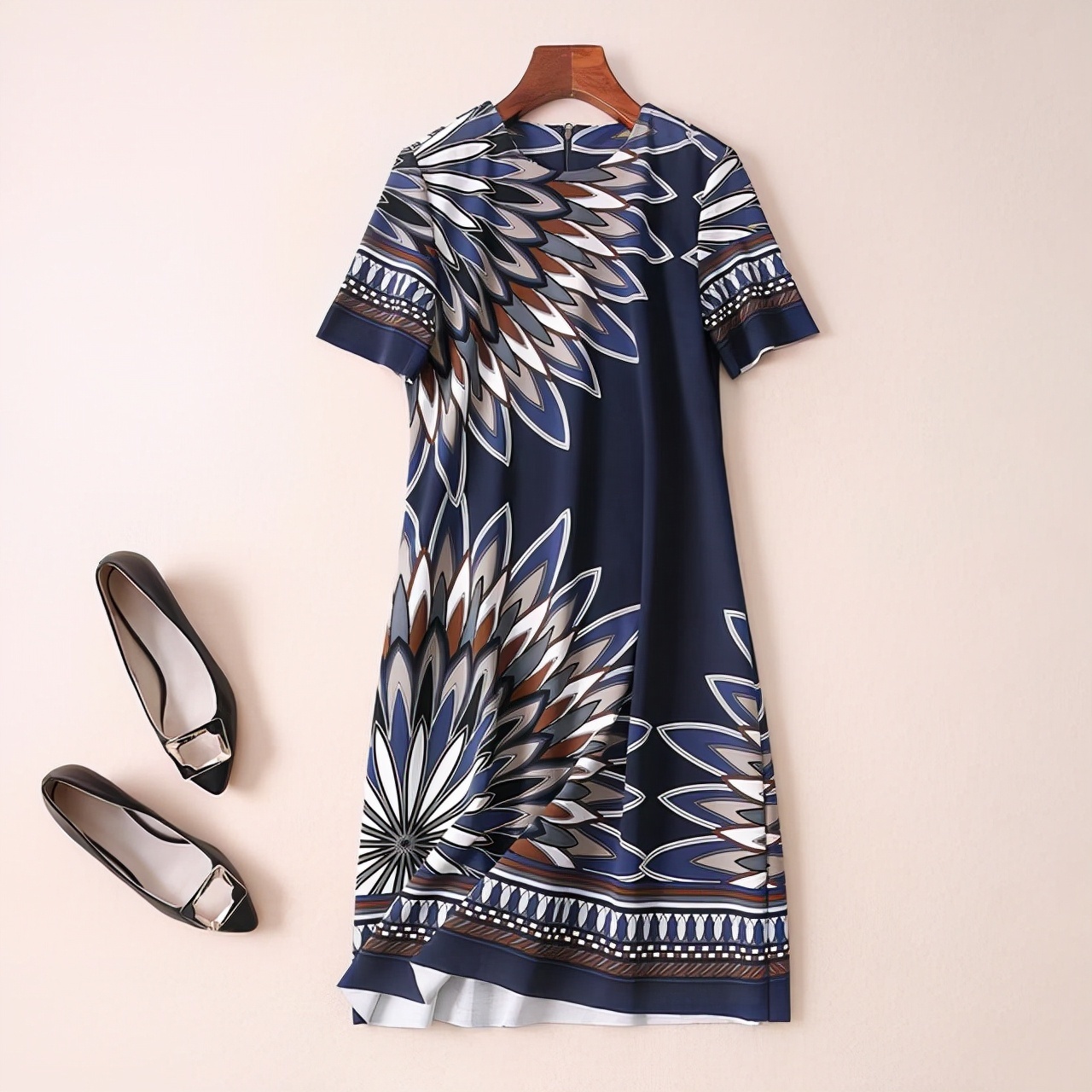 裙身|女人年过三十不年轻没关系,但往后就得有气质韵味连衣裙精致自己