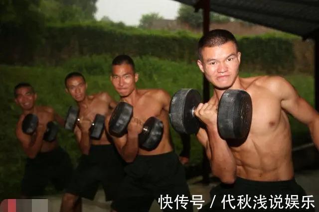 力量训练|常年训练的军人VS撸铁肌肉男,肌肉形态会有什么差别?