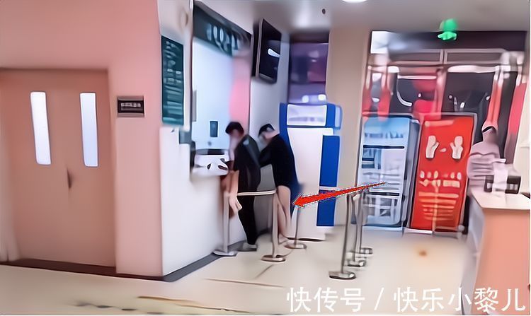 羞耻|孩子夜晚高烧惊厥,山东爸爸裹着毯子冲进医院,父爱面前没有羞耻