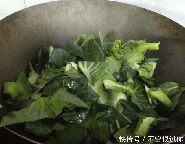 知道怎样把青菜炒得翠嫩不发黄? 牢记这几点就行了