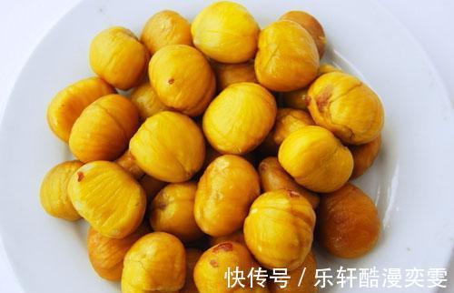 才知道，板栗去壳只需1个瓶盖，一秒一个，老农的方法太好用了