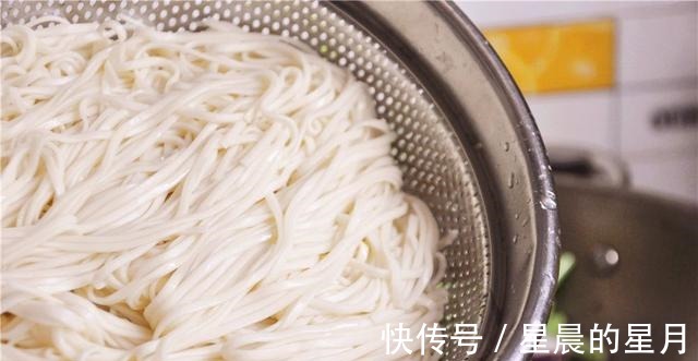 姜丝|虾仁豆角面,营养又好吃,健康美味!