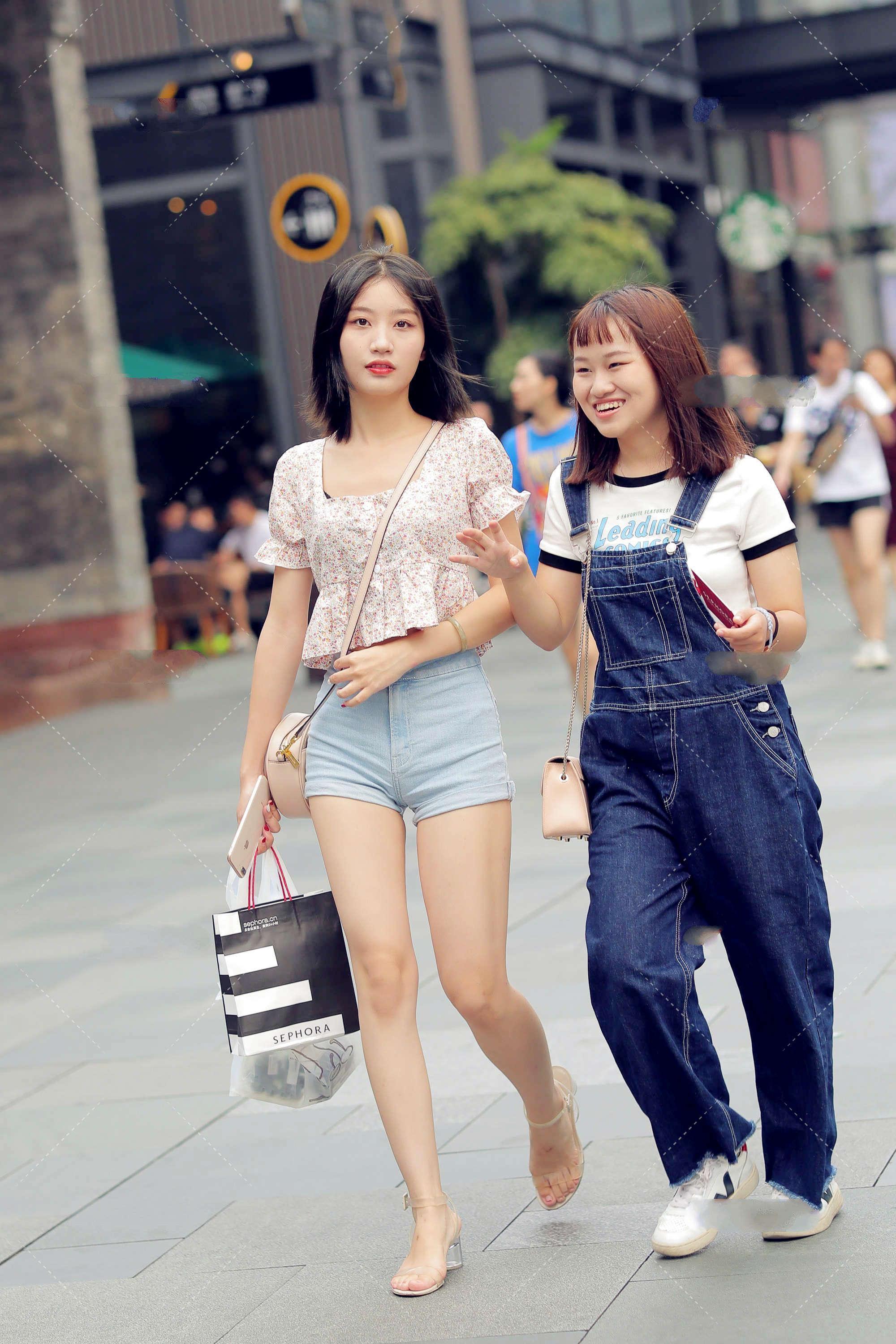 休闲|碎花上衣搭配, 气质休闲, 自信灵动