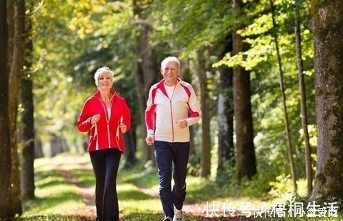 早睡早起|长寿的人通常都有5个好习惯,看看你能占几个?