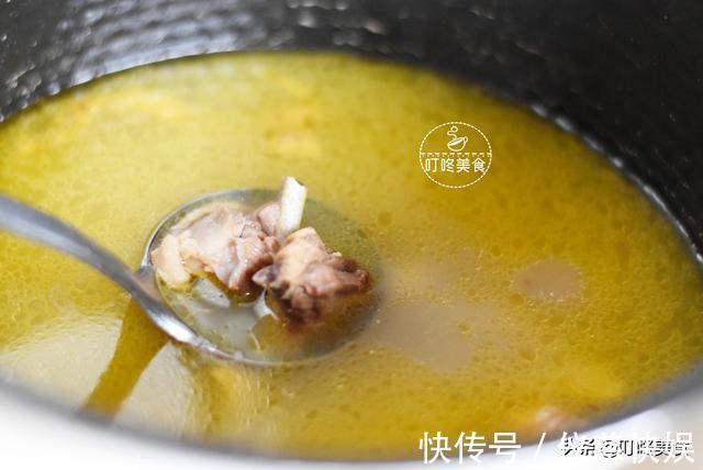 鸡汤|炖鸡汤时，别直接下锅炖，学会这个窍门，鸡肉嫩滑不柴，汤更香
