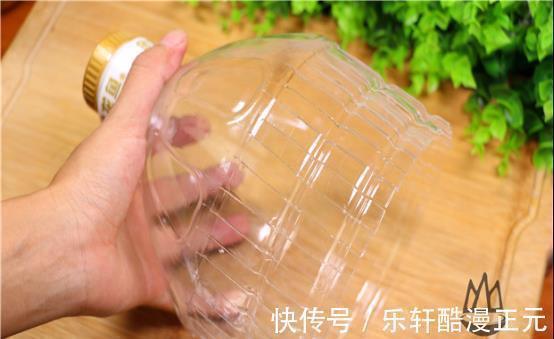 阳台|空油桶不要扔,剪成两半放阳台,美观又实用,隔壁邻居见了都夸妙