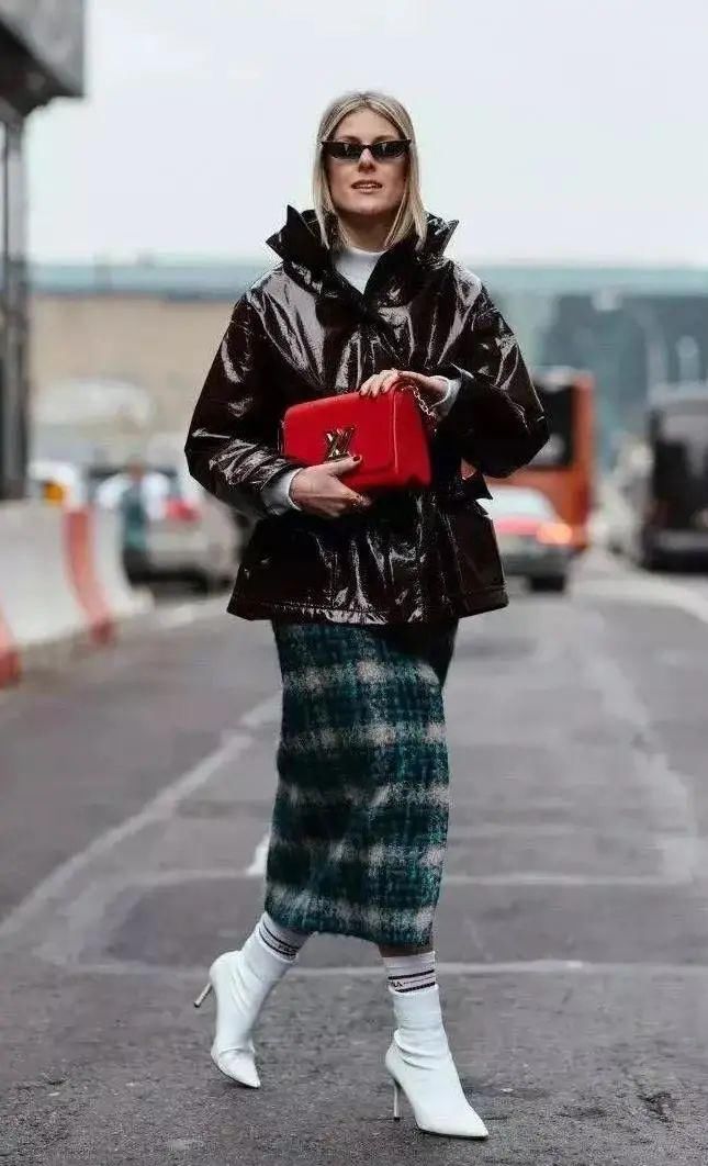 羽绒服+裙子=2021年最王炸组合,早穿早美!