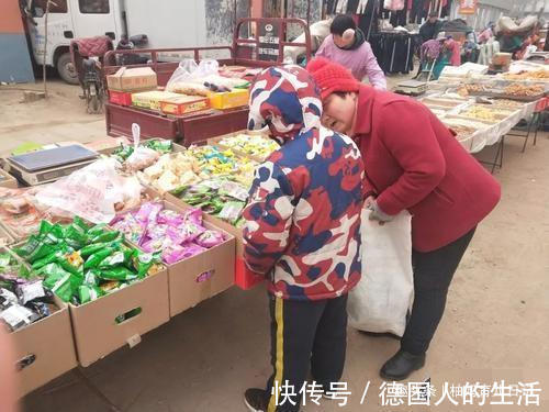 胎记|女娃眼里出现多个黑点,奶奶自以为的“哄娃神器”,正是罪魁祸首