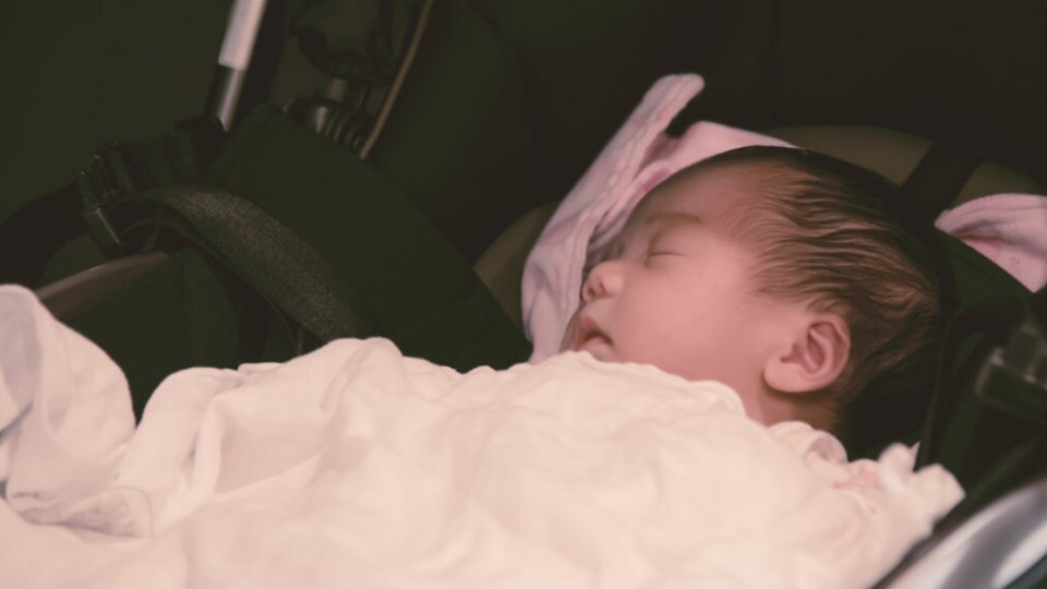 婴儿|选错婴儿车导致6月龄宝宝脊椎变形!不同月龄选购婴儿车,有讲究