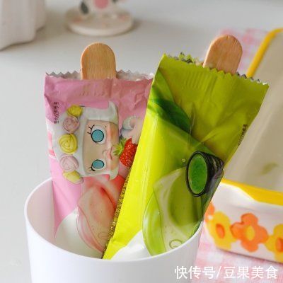 巧克力酸奶冰淇淋，这个冰棒雪糕好吃不腻，酸酸甜甜