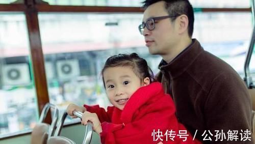 宝妈|爸爸睡觉太香甜,宝宝饿了1小时,又踹又打,最后使出绝招才叫醒