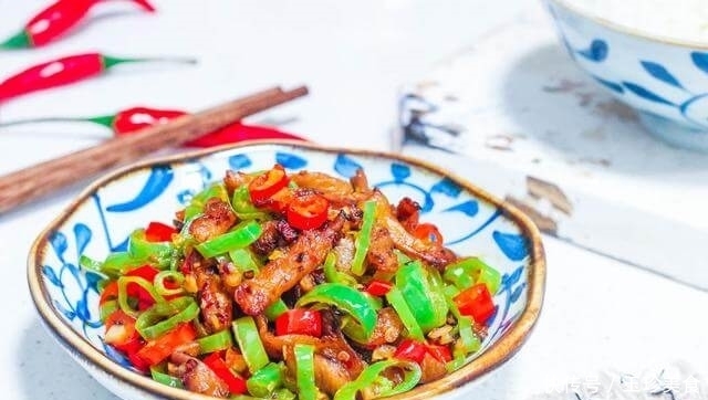 一到夏天,老公就馋它,3块钱炒一碗,端上桌吃到碗都舔干净