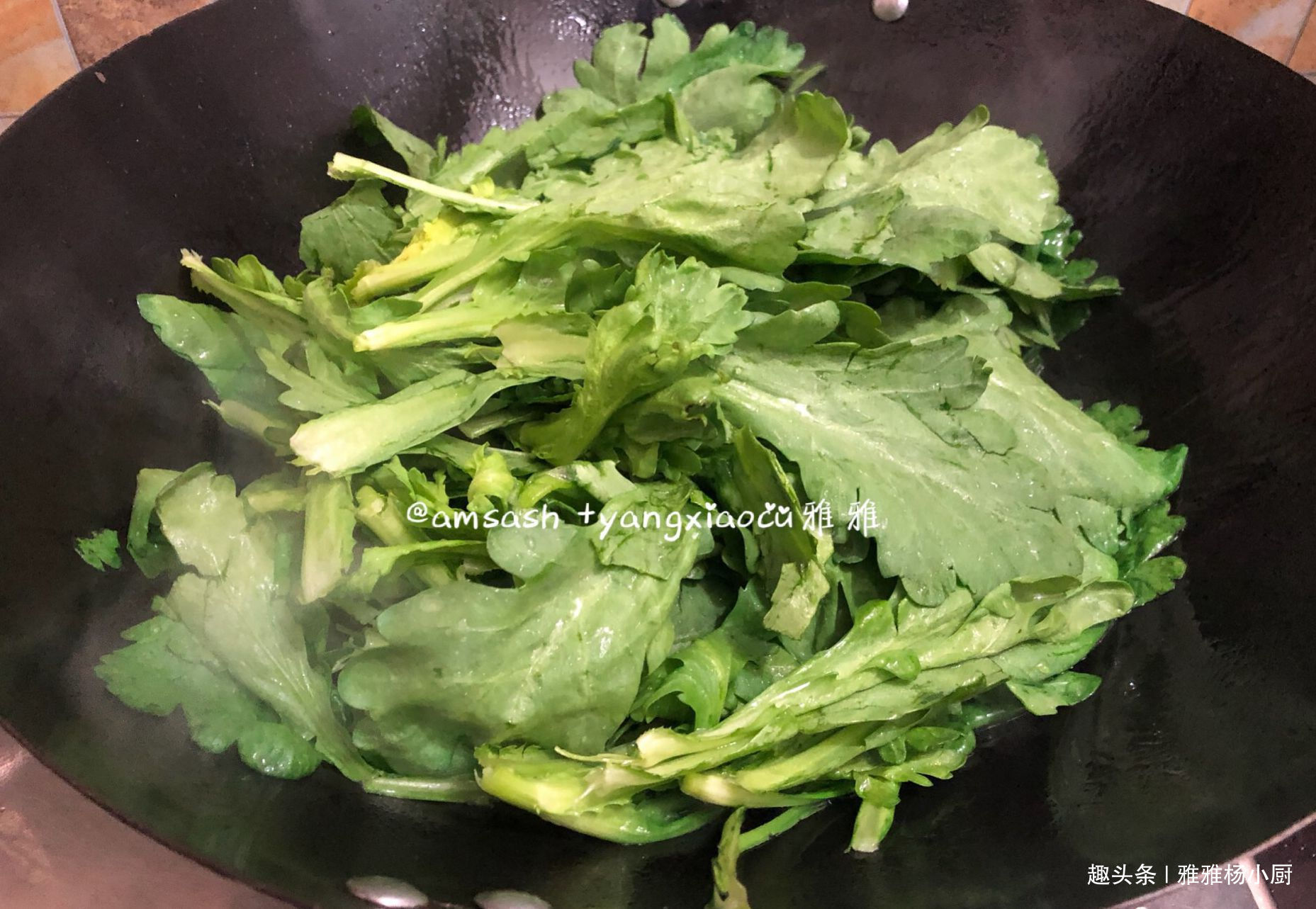 此菜很多人不认识，冬天干燥要常吃，嗓子舒服，比喝凉茶还管用