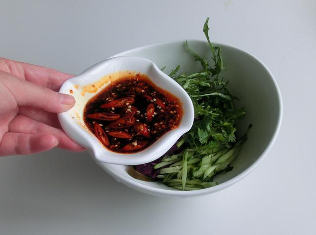 过年做凉菜不求人,1碗万能凉拌汁,做什么凉菜都成功,香辣开胃