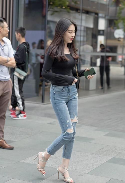 小姐姐|瑜伽裤穿出身材曲线，格外的时尚修身，少妇穿上很是性感