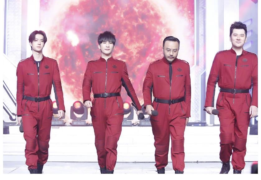 田源|網(wǎng)曝大張偉退出《天天向上》，王一博沒上崗證，只剩汪涵一人主持