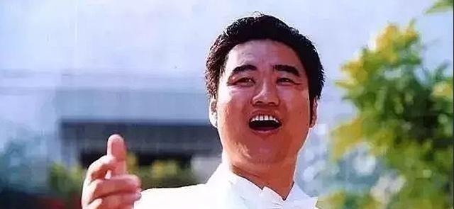 丛飞夫妇遗孤:五岁父母双亡后由外公抚养,现