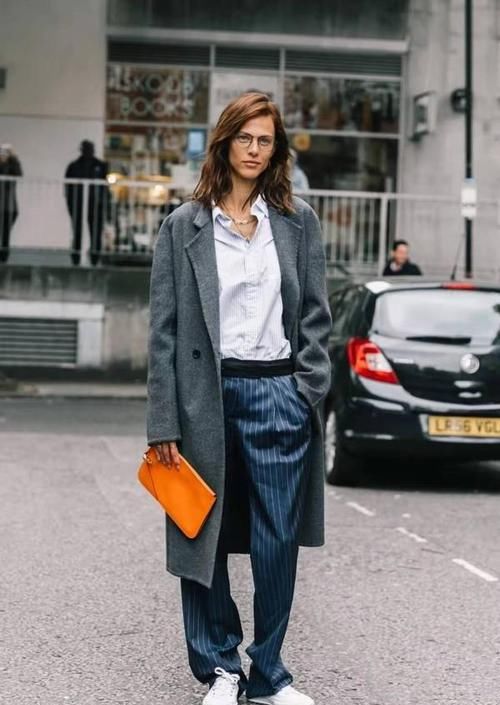 ?女人到了中年，这才是你该有的穿搭：大衣+阔腿裤，时髦又减龄